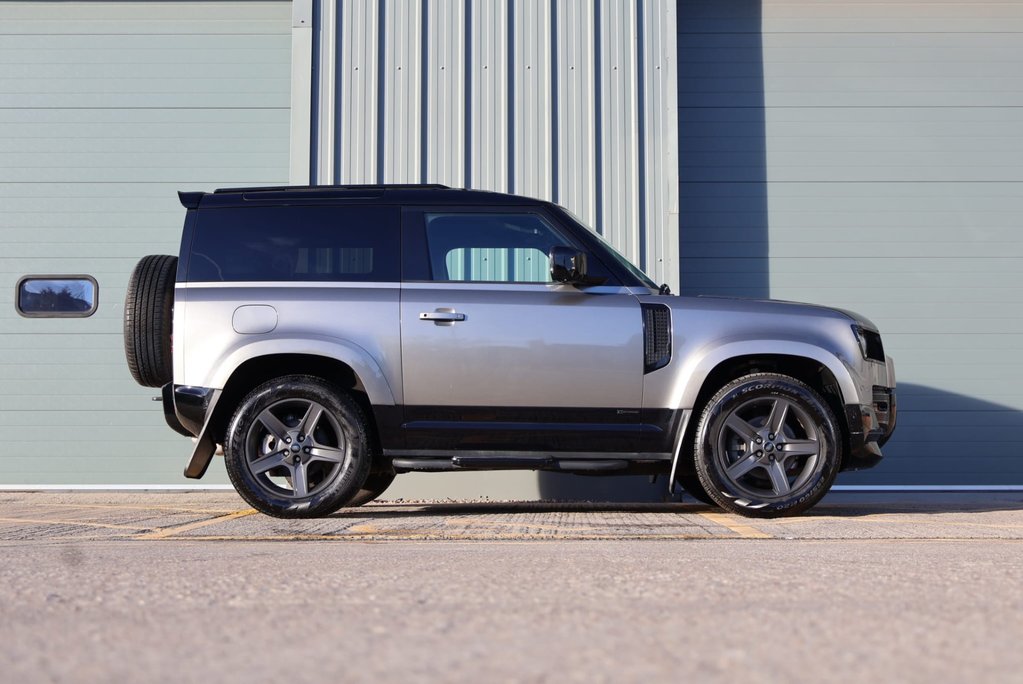 Land Rover Defender 90 X-DYNAMIC SE MHEV STYLED BY SEEKER UK 350 BHP UPGRADE  11