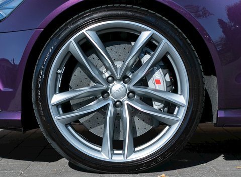 Audi RS6 Avant Performance 8