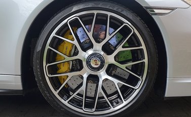 Porsche 911 (991) Turbo S 13