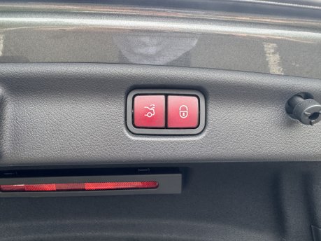 Mercedes-Benz C Class C200 AMG Line Premium Plus MHEV Auto Petrol PAN ROOF/MEMORY SEATS/HEADS UP 37