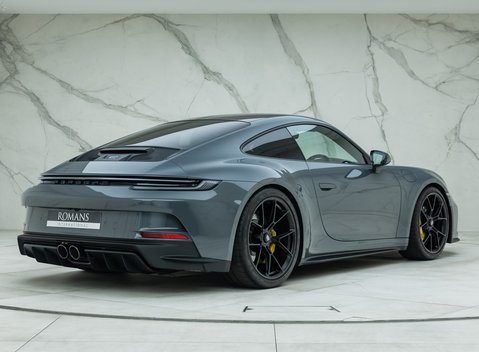 Porsche 911 GT3 TOURING (992) 3