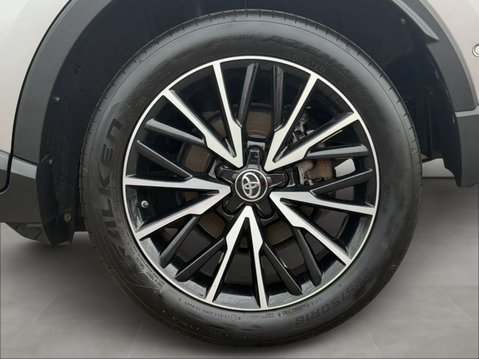 Toyota C-HR 1.8 Hybrid Excel 5dr CVT [Leather] 14