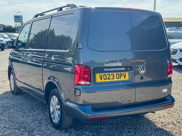 Volkswagen Transporter SWB L1H1 Low Roof Highline T28 Air Con Alloys Camera Sensors EURO 6 8