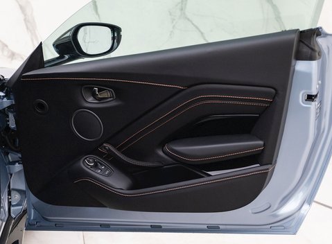 Aston Martin V8 Vantage 18