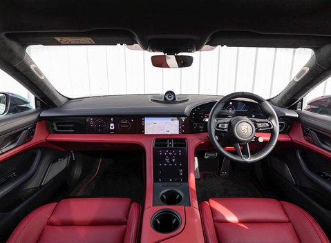 Porsche Taycan Turbo S 19