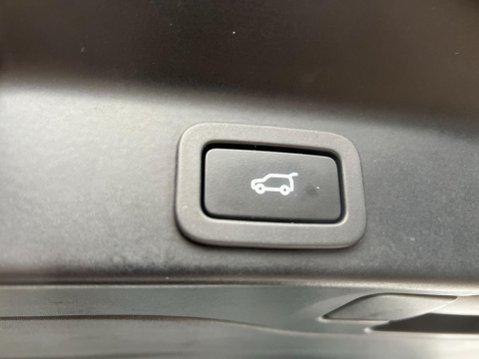 Jaguar F-Pace R-SPORT AWD 22