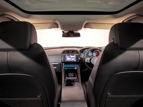 Jaguar F-Pace V6 S AWD 11