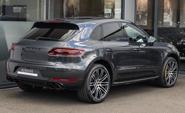 Porsche Macan TURBO 4