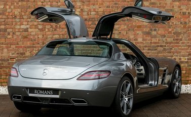 Mercedes-Benz SLS AMG 8