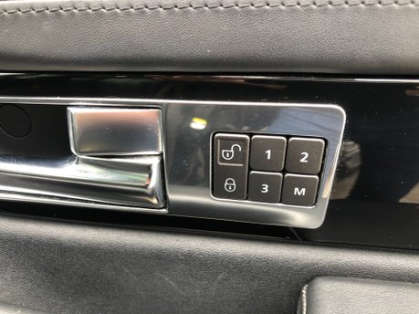 Land Rover Range Rover Sport 3.0 SDV6 HSE BLACK only 64000 miles with 9 Services. 23