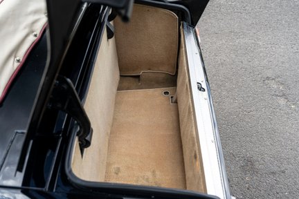 Aston Martin V8 Vantage Volante 31