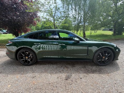 Porsche Panamera 4 PDK 25