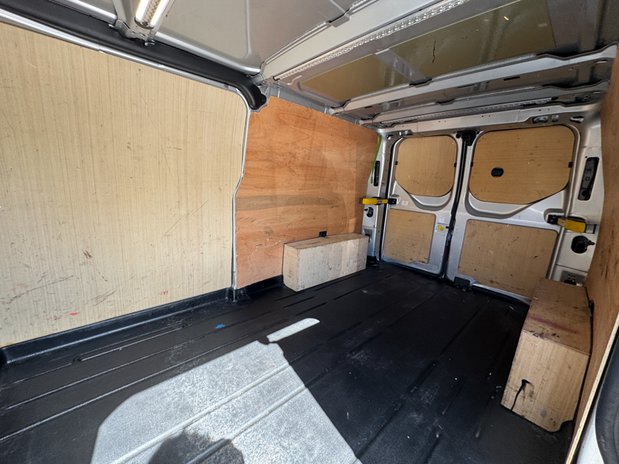 Ford Transit Custom LWB L2H1 [SOLD MM] Low Roof Limited 300 Air Con Alloys Sensors EURO 6 11