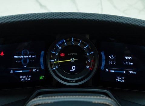 Porsche 911 GT3 TOURING (992) 18