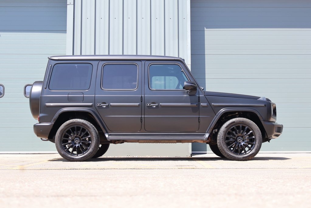 Mercedes-Benz G Series 2109 G 350 D 4MATIC AMG LINE PREMIUM MATT BLACK WRAPP 7