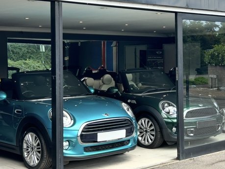 Mini Hatch Cooper 1.5 Chili / Media XL 5 door - PRO SAT NAV - CONNECTED