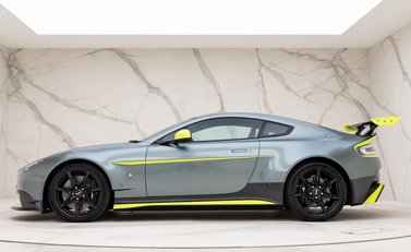 Aston Martin Vantage GT8 2