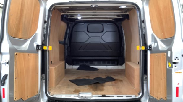 Ford Transit Custom SWB L1H1 Low Roof Limited 300 Air Con Alloys Sensors Cam Tow Bar EURO 6 5