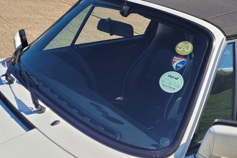 Porsche 911 CARRERA 2 16