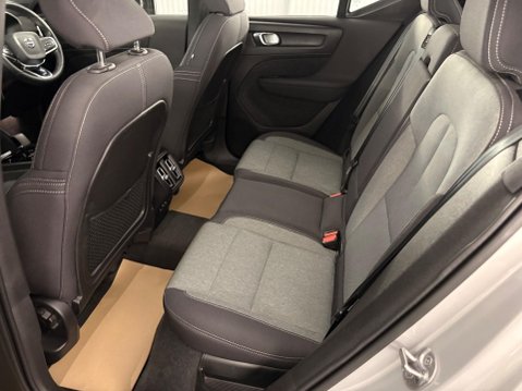 Volvo XC40 2.0 B3 MHEV Plus Dark DCT Auto Euro 6 (s/s) 5dr 8