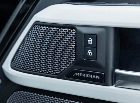 Land Rover Defender 90 D250 X-Dynamic SE URBAN 25