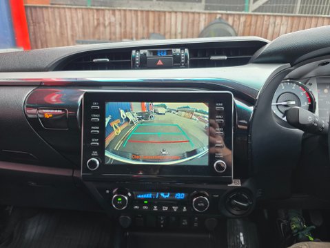 Toyota Hilux INVINCIBLE 4WD D-4D DCB 17