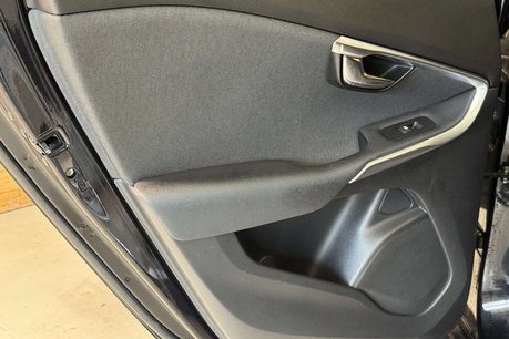 Volvo V40 1.6 T4 Lux Hatchback 5dr Petrol Powershift Euro 5 (s/s) (180 ps) 62