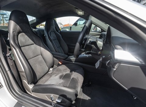 Porsche 911 (991.2) Carrera GTS 12