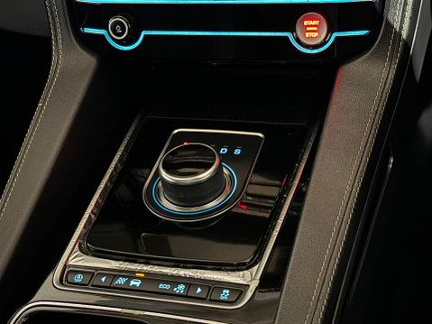 Jaguar F-Pace R-SPORT AWD 15