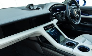 Porsche Taycan GTS Sport Turismo 16