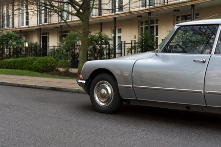 Citroen DS 21 EFI Pallas 11