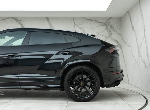 Lamborghini Urus 30