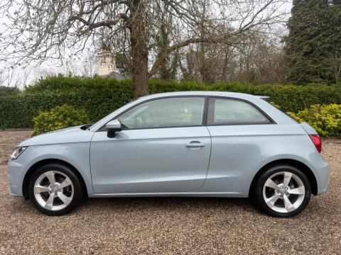 Audi A1 1.0 TFSI Sport Euro 6 (s/s) 3dr (Nav) 4