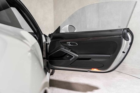 Porsche 911 GT3 TOURING. 1 OF 47 RHD CARS IN THE UK. 1 OF 4 IN CRAYON. HOUNDSTOOTH INTERIOR 16