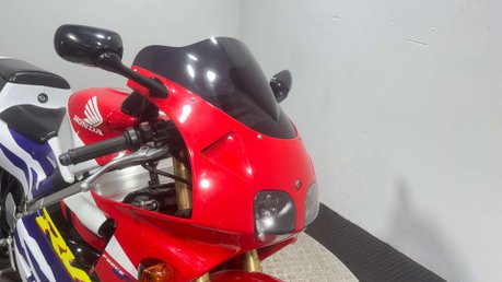 Honda RVF 2000 LATE REGISTERED GENUINE 8K CLASSIC 400CC SUPER SPORT 39