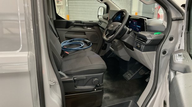 Ford E-Transit Custom 65KWH AUTO SWB L1H1 Low Roof Limited Air Con 218ps Alloys Sensors Cam EURO 9