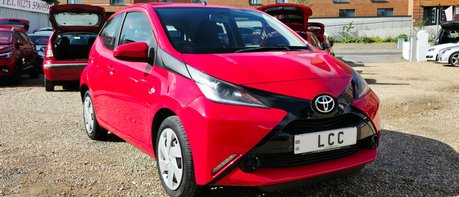 Toyota Aygo 1.0 VVT-I X-PLAY FULL SERVICE HISTORY! 9 SERVICES! BLUETOOTH! 1