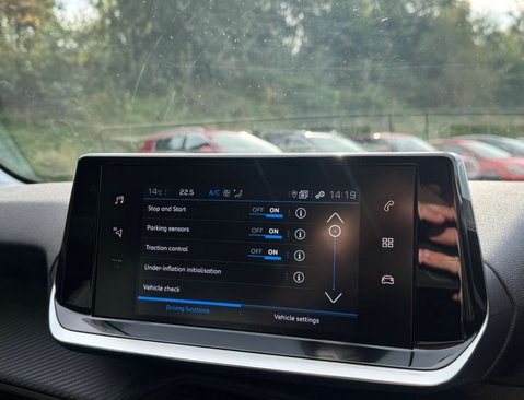 Peugeot 208 1.2 208 Allure Premium + PureTech S/S Auto 5dr 18