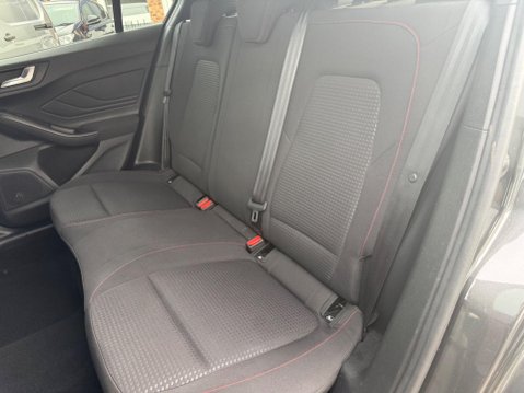 Ford Focus 1.0T EcoBoost ST-Line Euro 6 (s/s) 5dr 18