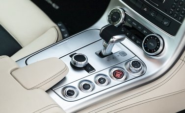 Mercedes-Benz SLS AMG 19