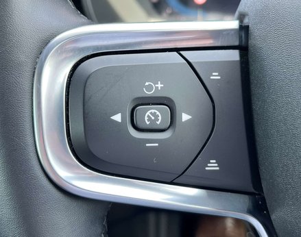 Volvo XC40 2.0 XC40 + B4 MHEV Auto 5dr 47