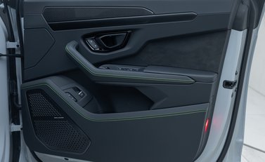 Lamborghini Urus S 28