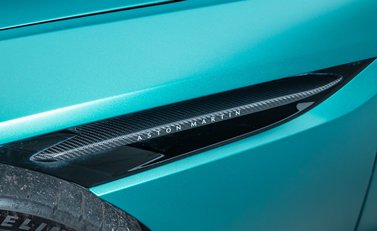 Aston Martin DB12 Coupe 33