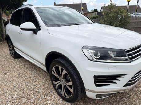 Volkswagen Touareg 3.0 TDI V6 BlueMotion Tech R-Line Tiptronic 4WD Euro 6 (s/s) 5dr 9