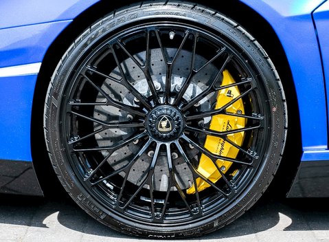 Lamborghini Aventador SV LP750-4 Roadster 14