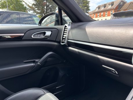 Porsche Cayenne 3.0 TD V6 Platinum Edition SUV 5dr Diesel TiptronicS 4WD Euro 6 (s/s) (262 37