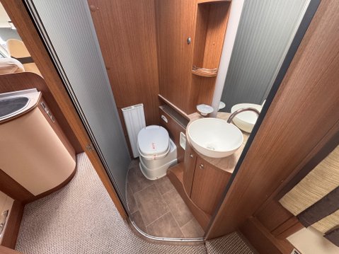 Burstner Aviano i727 18