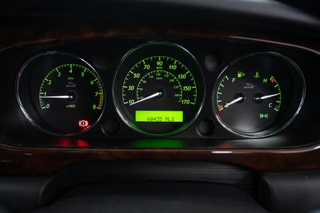 Jaguar XJ 3.0 V6 Sovereign Saloon 4dr Petrol Automatic (249 g/km, 240 bhp) 7
