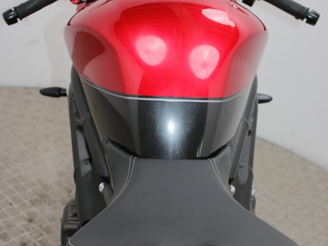 Triumph Speed Triple SPEED TRIPLE 1200 RR 12