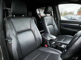 Toyota Hilux 2.8 HI-Luxury Invincible X D-4D 4WD Double Cab Auto 4WD 5dr 57
